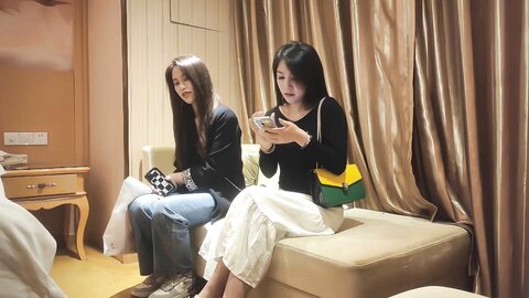 高颜韵味轻熟女 好粉可以舔吗我好想舔 啊啊老公用力操我 你太猛了 两选一双飞吃不消 大姐被小伙操的娇喘连连