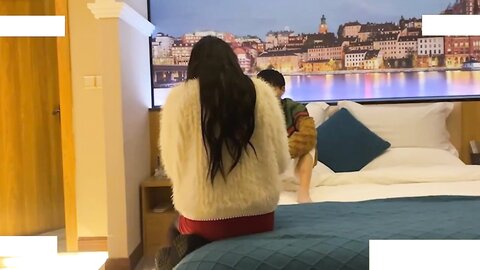 “关灯我害怕”微胖黑丝高挑美女约炮各种矫情，最后被忽悠无套中出内射