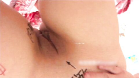 ⚫️⚫️云盘高质露脸泄密！本是单纯的美少女却被老司机调教成小母狗，剃光阴毛满身淫字扮成小可爱被搞得欲仙欲死，对话淫荡