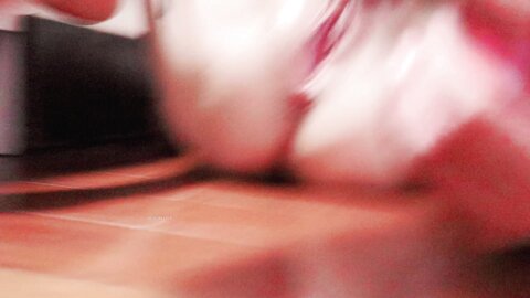 ⚫️⚫️偸情的最高境界，把情夫领到家中激情造爱，剖腹产美少妇身材保养不错被大哥道具调教吊起来啪啪内射，贱货呻吟刺激