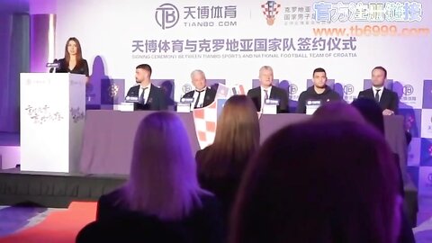 ✨南航空姐性爱私拍流出✨被野爹各种调教，狂艹一阵，直接艹哭了，然后喷一地！