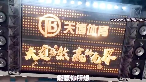 ✨南航空姐性爱私拍流出✨被野爹各种调教，狂艹一阵，直接艹哭了，然后喷一地！