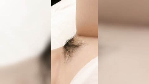 ❤❤19清纯眼镜妹，特别粉嫩小穴，被闺蜜摸奶掰穴，很是粉嫩紧致，翘起屁股特写，让人欲罢不能
