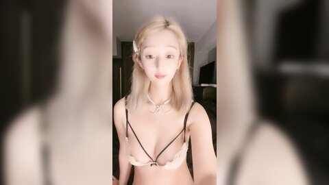 ❤❤D罩杯金发颜值大学生2，外表甜美发骚自慰，多种道具选一根，猛捅无毛骚逼，淫水流出湿哒哒