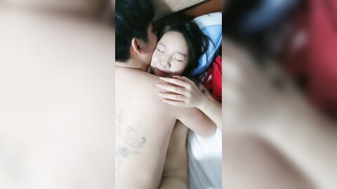 ❤❤一线天超嫩美穴，甜美白嫩美少女，被炮友狠干小穴，太紧了慢慢插入，正入快速抽插，妹妹很是享受
