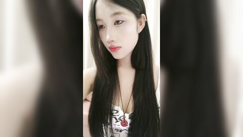 ❤❤光头大叔最近约的小姐姐2， 洗洗小骚逼开干，埋头舔逼道具抽插，搞的好想要，翘起屁股扣穴后入
