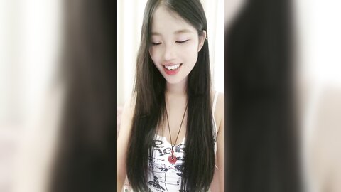 ❤❤光头大叔最近约的小姐姐2， 洗洗小骚逼开干，埋头舔逼道具抽插，搞的好想要，翘起屁股扣穴后入