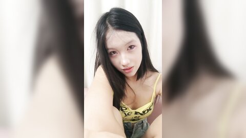 ❤❤光头大叔最近约的小姐姐，伸进衣服随意揉奶，埋头深喉吃屌，骑脸舔无毛骚逼，骑乘位爆草骚穴
