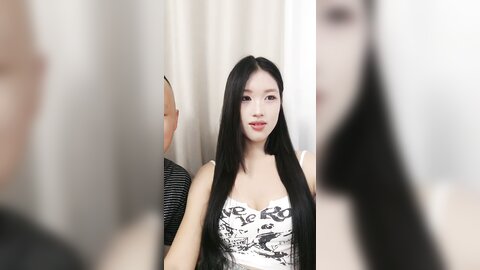 ❤❤御姐型气质美女，被炮友大叔爆草，透视情趣内衣，被舔小骚逼，第一视角后入，狠干小骚货