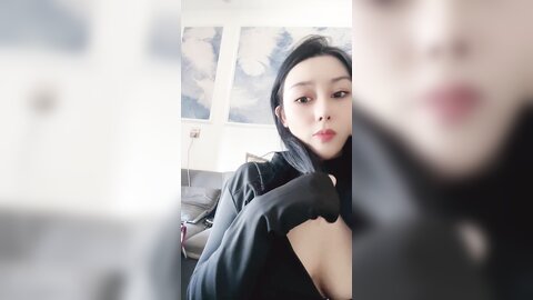 ❤❤性感尤物网红女神，解开衣服八字奶，小尺度露穴，极品一线天美穴，张开双腿揉搓，让人欲罢不能