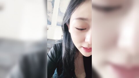 ❤❤性感尤物网红女神，解开衣服八字奶，小尺度露穴，极品一线天美穴，张开双腿揉搓，让人欲罢不能