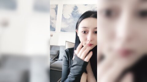 ❤❤性感尤物网红女神，解开衣服八字奶，小尺度露穴，极品一线天美穴，张开双腿揉搓，让人欲罢不能