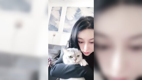❤❤性感尤物网红女神，解开衣服八字奶，小尺度露穴，极品一线天美穴，张开双腿揉搓，让人欲罢不能