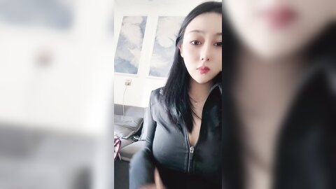 ❤❤性感尤物网红女神，解开衣服八字奶，小尺度露穴，极品一线天美穴，张开双腿揉搓，让人欲罢不能