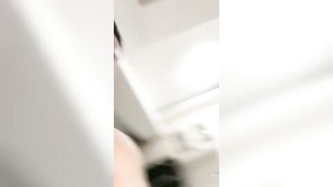 ❤❤最近约的美女小姐姐，高颜值苗条身材，穿上黑丝操骚逼，撕档扶屌插入，爆操小骚逼，床上尽情玩弄