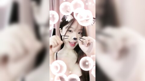 ❤❤笑起来超甜，纯欲系美少女，性感吊带包臀裙，诱人热舞，多毛嫩穴，道具猛捅流白浆，超近特写
