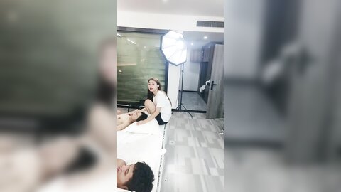 ❤️❤️5女两男多人淫乱，扒掉裤子一顿操，女女互舔奶子，场面很是淫荡，骑乘位抽插，埋头轮流吃屌