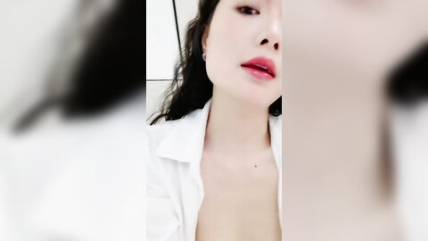 ❤️极品尤物一字马女神，性感白丝情趣装，假屌骑乘扣骚穴，坐在餐桌上诱惑，站立一字马，大长腿极度诱惑