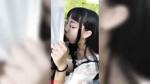 七七小婊妹四部合集 被大屌表哥按住七七狂射嘴里暴力深喉口爆给玩哭了