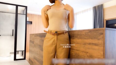 优雅气质尤物御姐女神✅下班后，坐在我弟弟的老二上差点把它弄断。你想要吗？其实越是正经的女神床上越骚哦