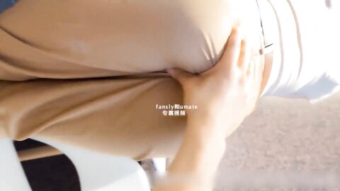 优雅气质尤物御姐女神✅下班后，坐在我弟弟的老二上差点把它弄断。你想要吗？其实越是正经的女神床上越骚哦