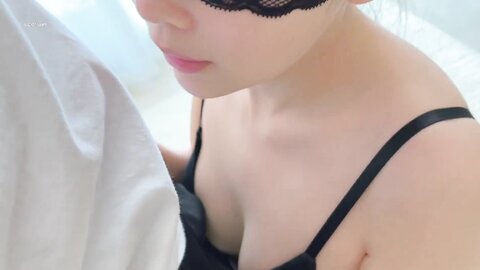 大奶美女 身材超棒 正在做运动看着太诱惑 控制不住 被大鸡吧无套输出 娇喘连连 射了满满一奶子 真能射