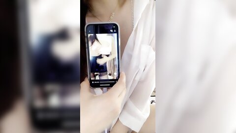 年7月，新人，极品荡女，【伊婉】，肤白貌美，奶子很圆润，御姐类型最让人心动，精彩刺激推荐