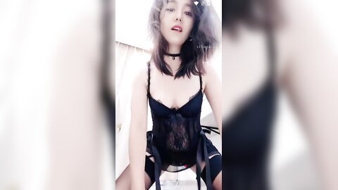 年7月，新人，超级骚的女神，【邱小姐】，首次约网友啪啪，御姐玩得激情四射，操逼不停嗷嗷叫！
