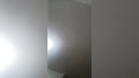 很真实的白丝小少妇露脸跟小哥激情啪啪大秀直播，舔弄大鸡巴深喉，激情上位让小哥抓着奶子无套爆草射肚子上