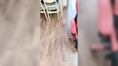 极品宝宝妩媚诱人全程露脸被大鸡巴小哥狂草，淫声荡语不断，风骚的白衬衣激情上位，大鸡巴一下顶到宫底刺激