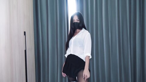 极品黑丝大长腿尤物学妹✅筷子般的美腿加上开档黑丝 这谁能受得了，美腿抗肩压操小穴，每一下都直达花蕊！