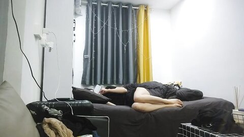 短发黑丝美眉 我脚抽筋了 这么点时间就抽筋了 在家被肌肉小哥抱着猛操 操完腿发软站都站不稳