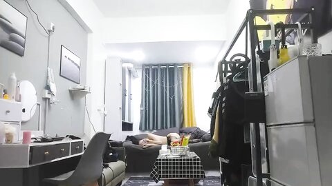 短发黑丝美眉 我脚抽筋了 这么点时间就抽筋了 在家被肌肉小哥抱着猛操 操完腿发软站都站不稳
