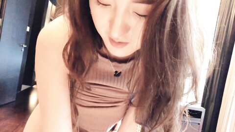 露脸反差白富美女神✅戴上项圈狗链变身可爱小猫奴被男友调教，表面是气质优雅女神，私下是哥哥的小母狗