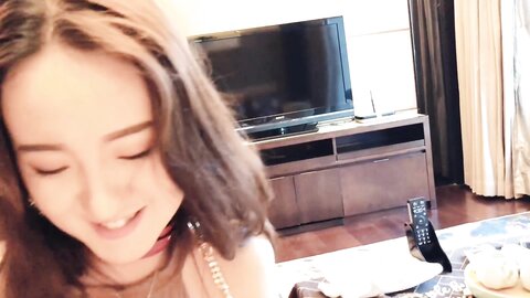露脸反差白富美女神✅戴上项圈狗链变身可爱小猫奴被男友调教，表面是气质优雅女神，私下是哥哥的小母狗