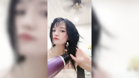 颜值很高的妹子跟狼友撩骚互动，浴室洗干净了伺候小哥大鸡巴，深喉口交激情上位无套抽插，内射中出不要错过