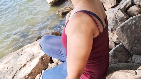 වේසා කමේ යන එකිට එකෙක් සෙට් වෙලා වැව ලගදි ගලේ තියන් කිම්බ පැලුවා Asian