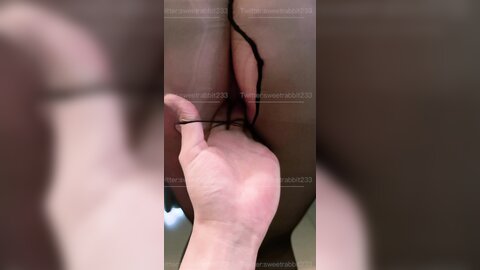 ⚡清纯甜美小可爱〖软萌兔兔酱〗陪玩的失身日记2，粉嫩无毛小嫩逼被金主爸爸各种啪啪蹂躏，萌萌的外表又纯又欲