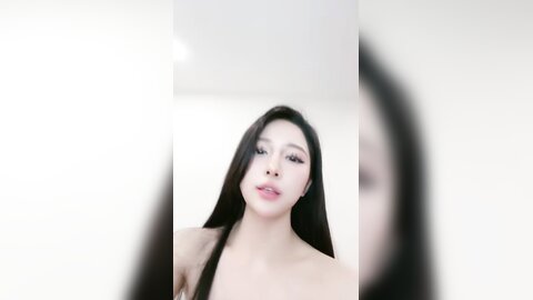 ❤❤性感尤物网红女神，高颜值很是风骚，无毛粉嫩骚逼，揉奶扣穴，爽的小穴湿哒哒，近距离特写超诱惑