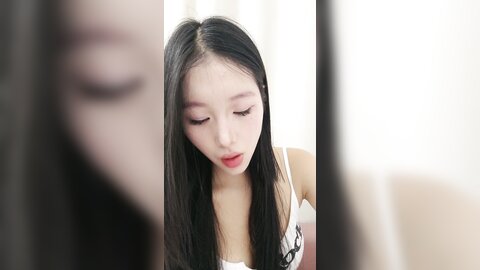 ❤️❤️光头大叔最近约的小姐姐4， 每天晚上多要干，舌钉文静小骚货，假屌插穴舔逼，后入骑乘位爆草