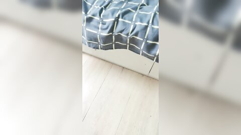 ❤️❤️模特小姐姐，大姨妈刚走干小骚逼，埋头吃屌足交，特写抽插多毛骚穴，翘起屁股后入，无套内射，白浆直流