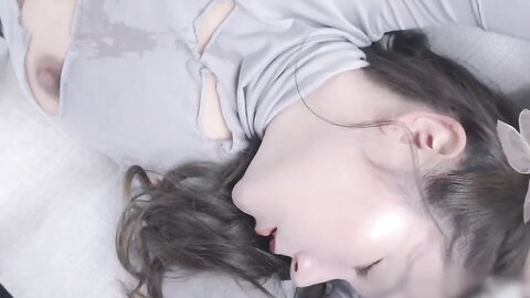 「時事車車」 日本情侶成人片狂撈近億 暴插白虎小嫩逼，滾燙精液糊滿小粉穴