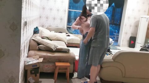 大神老王幽会❤️极品骚货人妻琳琳❤️到朋友的豪华别墅偷情多次爆菊尿射身上这女真够贱的