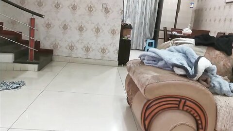 大神老王幽会❤️极品骚货人妻琳琳❤️到朋友的豪华别墅偷情多次爆菊尿射身上这女真够贱的