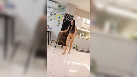 大老黑的精彩4P，不带套就他么干，玩弄两个骚逼少妇，国人小哥指挥，大鸡巴疯狂抽插多体位玩弄，浪叫不止