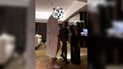 性感骚逼尤物女秘书 陪老板出差 翘起蜜桃翘臀扶腰后入，性感黑丝小高跟超顶身材，有钱女神就是可以随便玩弄的母狗