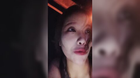 漂亮小姐姐野战 玩男女之间的事 在这里 你确定不要钱 你要给也行 太黄了是不是上火了 喝尿啪啪灌肠