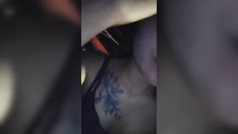 漂亮小姐姐野战 玩男女之间的事 在这里 你确定不要钱 你要给也行 太黄了是不是上火了 喝尿啪啪灌肠