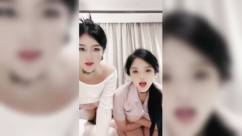 ❤❤网红姐妹花2，酒店双飞名场面，豹纹边黑丝袜，一起翘起屁股求操，紧致骚穴骑乘位，双女轮流骑乘位