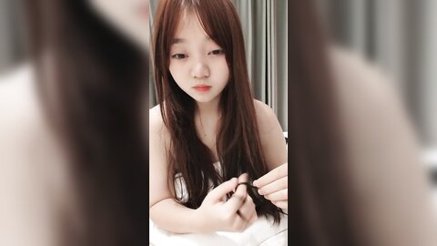❤❤超清纯又很嫩美少女，被炮友干小骚逼，特写抓屌舔弄，第一视角抽插嫩穴，张开双腿很享受，自己揉捏奶子